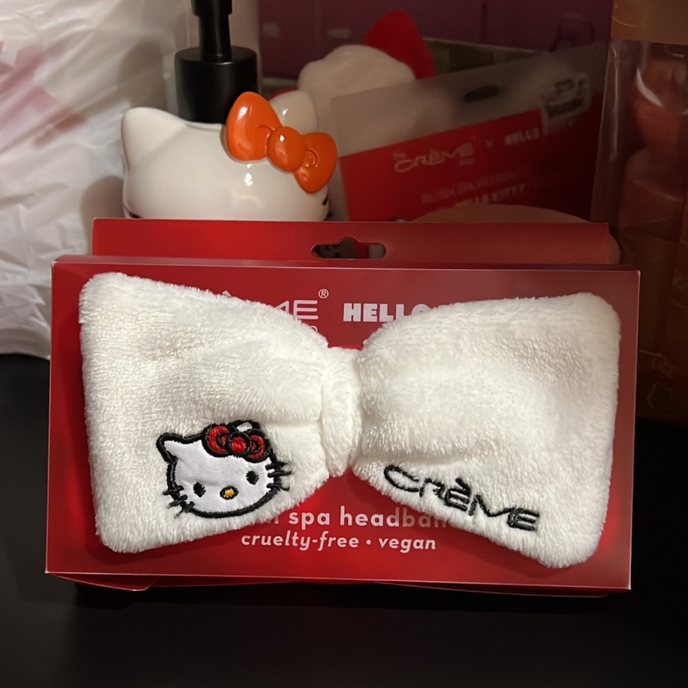 HELLO KITTY X the crème shop plush spa headband